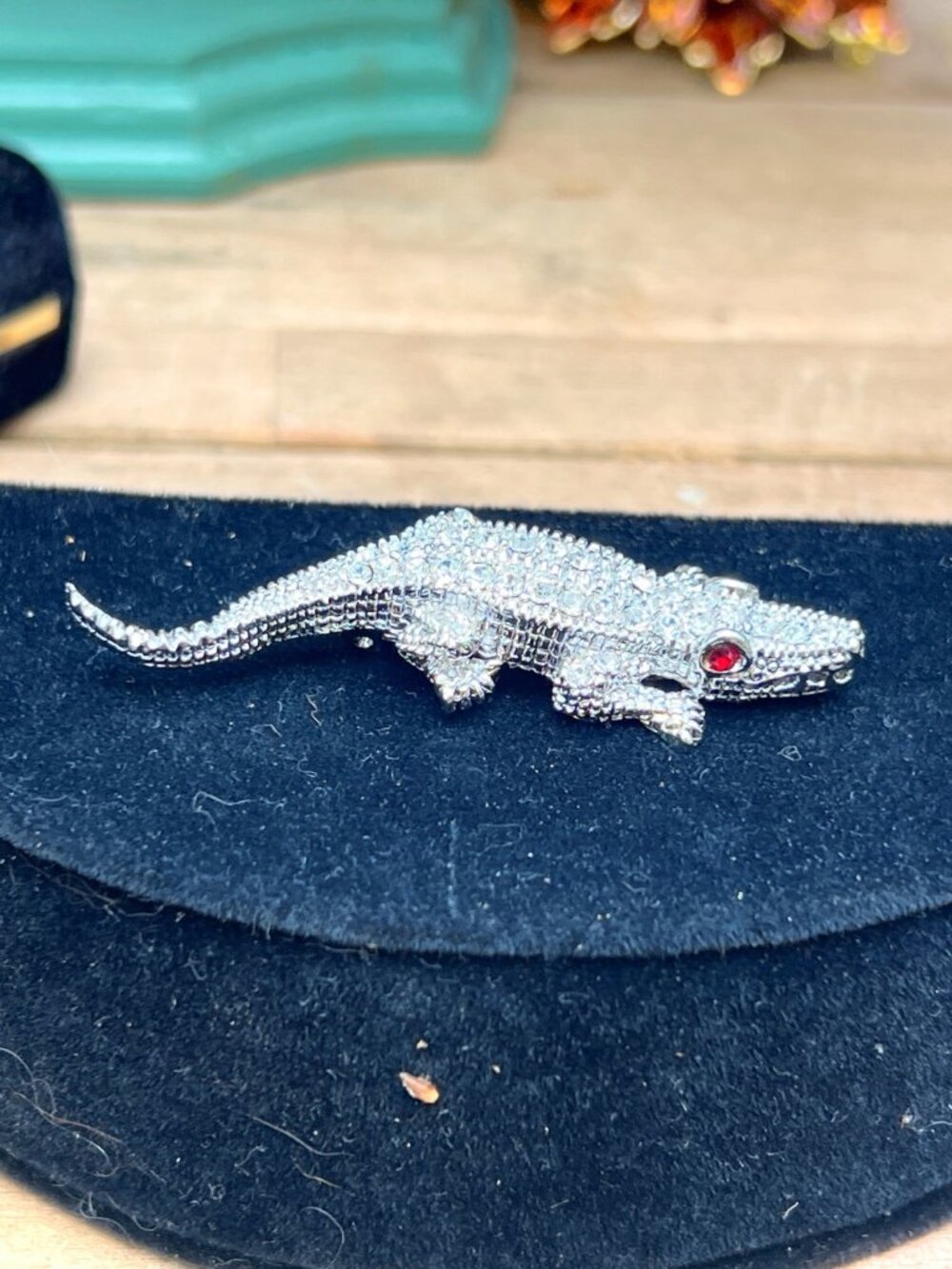 Rhinestone Vintage Alligator Brooch Pin With Red Eyes - Sparkling Silver-Tone - Picture 2 of 8